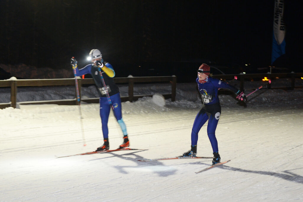 Chris and Katie Hecker, both New Moon team members, push through the cold as they race to the finish of the two-person team race. 